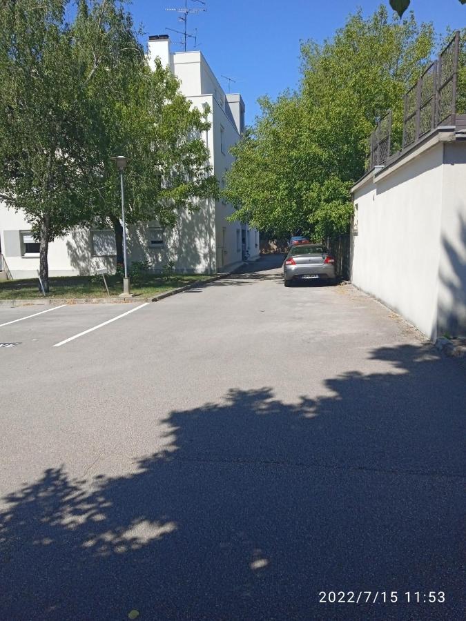 Le Phenix A Internet Haut Debit & Parking Dijon Exterior photo